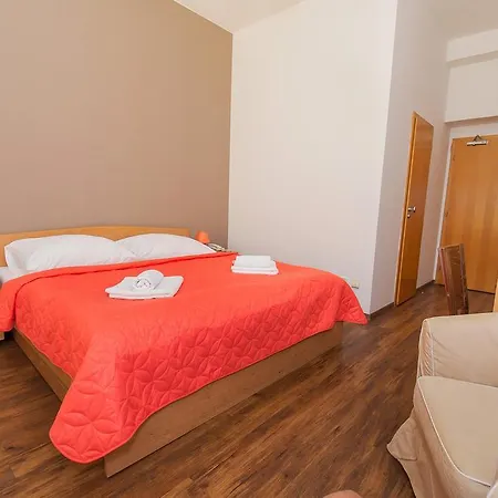 Irida Hotell 3*